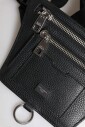 sac-banane-en-cuir-de-veau-avec-plaque-logo