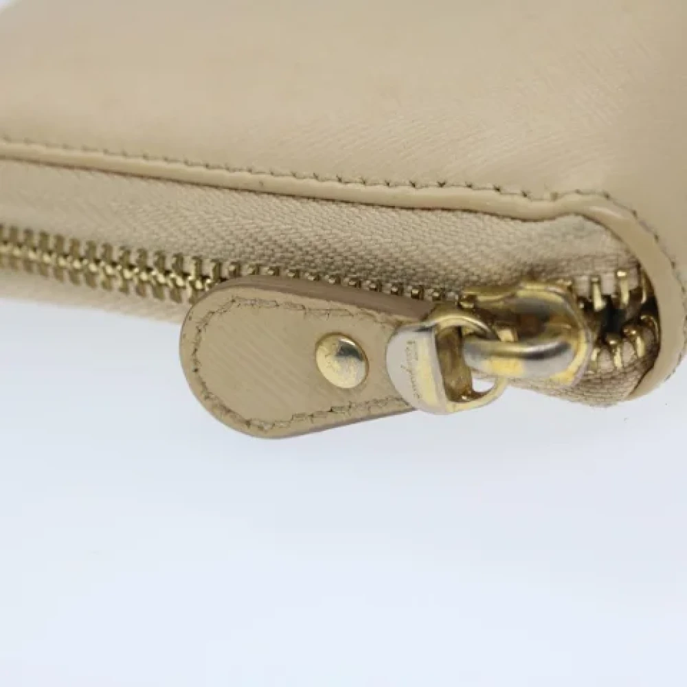 Salvatore Ferragamo Pre-owned Leather wallets Beige Dames