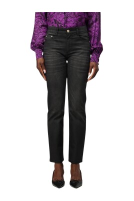 svarta-straight-leg-jeans-kvinnor