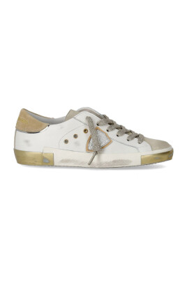 sneaker-basse-beige-avec-details-en-or