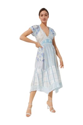 robe-midi-patchwork-avec-decollete-profond
