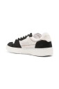 beige-sneakers-med-hammered-texture