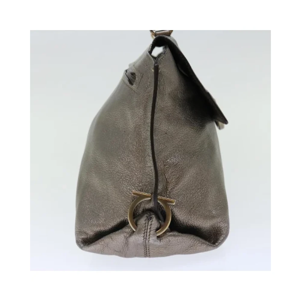 Salvatore Ferragamo Pre-owned Leather handbags Gray Dames