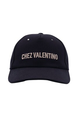 black-baseball-hat-embroidered-chez-valentino
