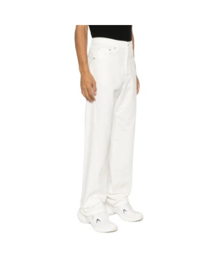 pantalon-en-denim-ample