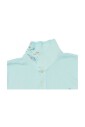 polo-bleu-clair-a-manches-courtes-avec-details-peints-a-la-main