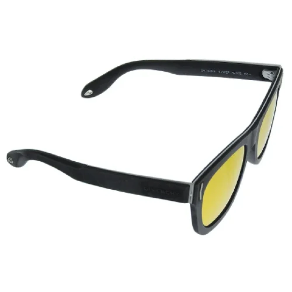 Givenchy Pre-owned Plastic sunglasses Black Dames