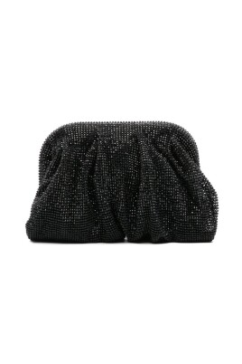 black-clutch-for-chic-evening-out