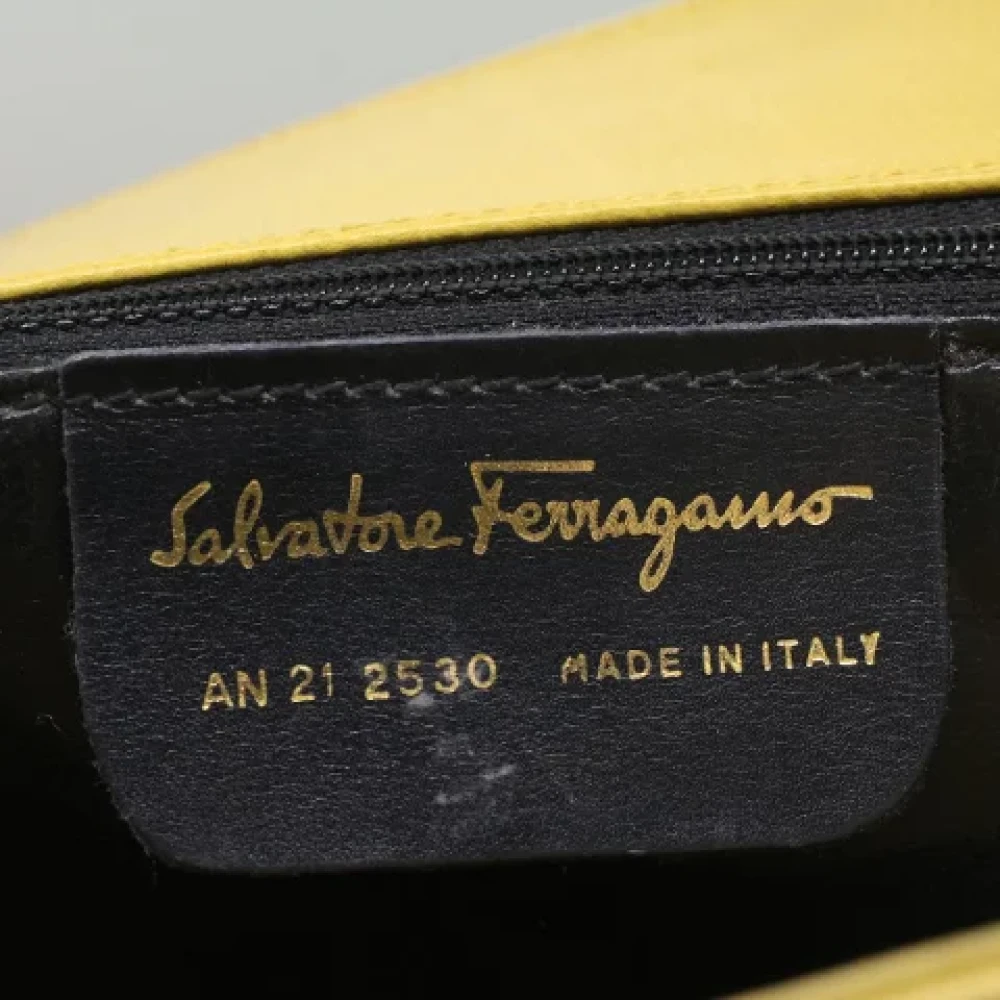 Salvatore Ferragamo Pre-owned Leather totes Yellow Dames