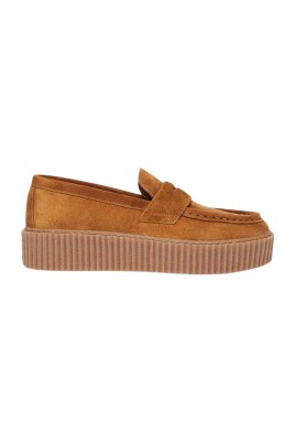 elegants-mocassins-en-daim-avec-semelle-compensee
