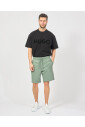 groene-shorts-met-zijzakken