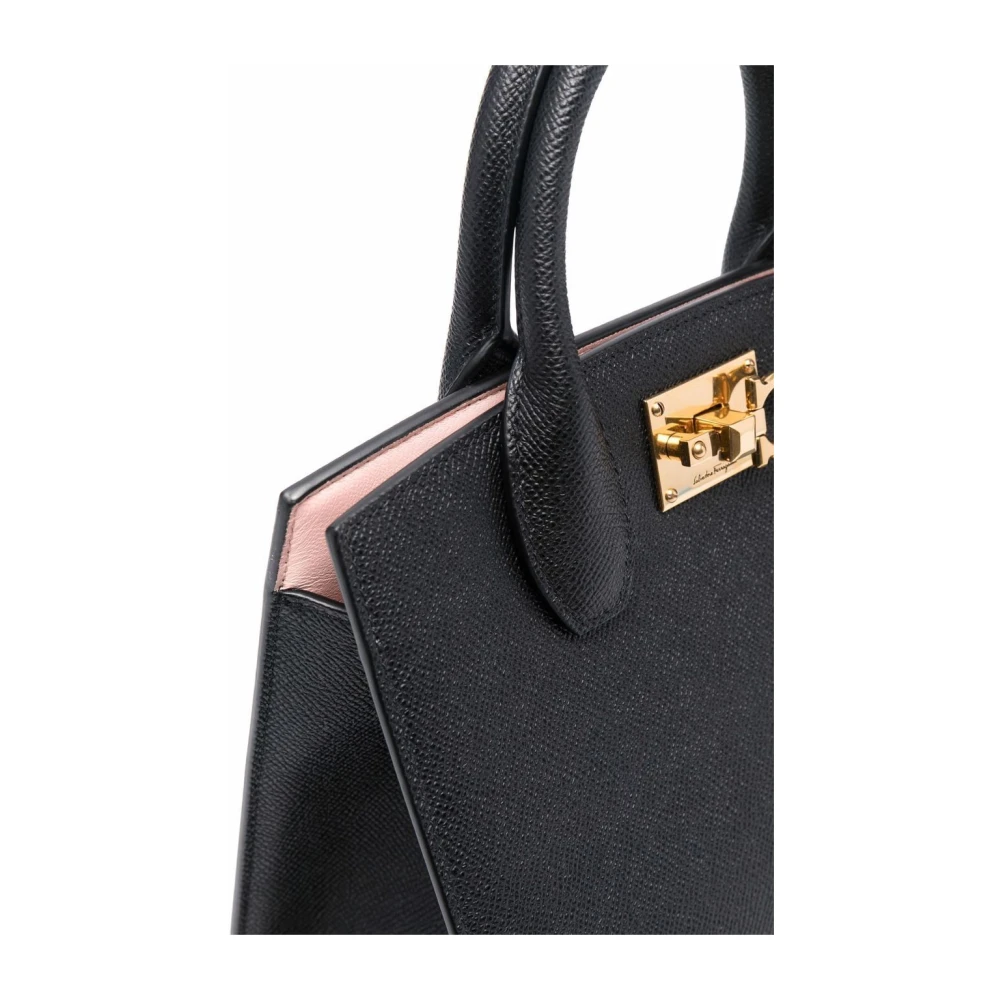 Salvatore Ferragamo Mini Leren Handtas Gehamerd Patroon Black Dames
