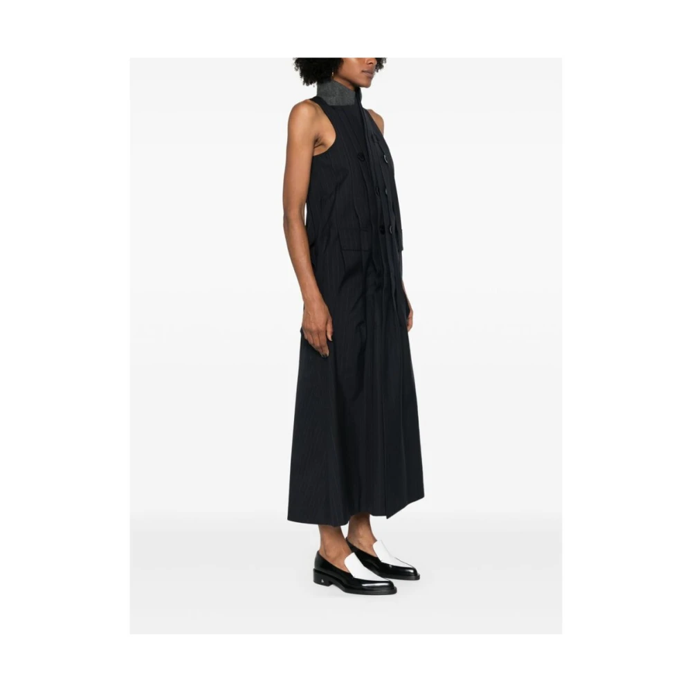 Sacai Zwarte Mouwloze Jurk met Pinstripe en Plooien Black Dames