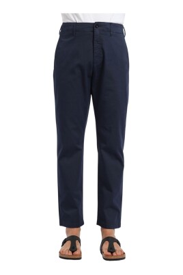 regular-chinos-with-flat-pocket