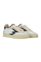 sneakers-blanches-en-daim-noir
