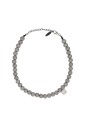 collier-de-perles-scintillantes-avec-pendentif-goutte