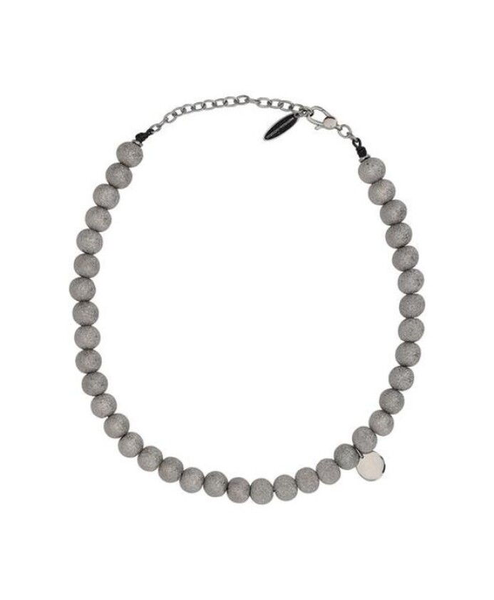collier-de-perles-scintillantes-avec-pendentif-goutte
