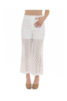 pantalon-court-en-coton-brode