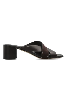 Sandaler med korsremmar