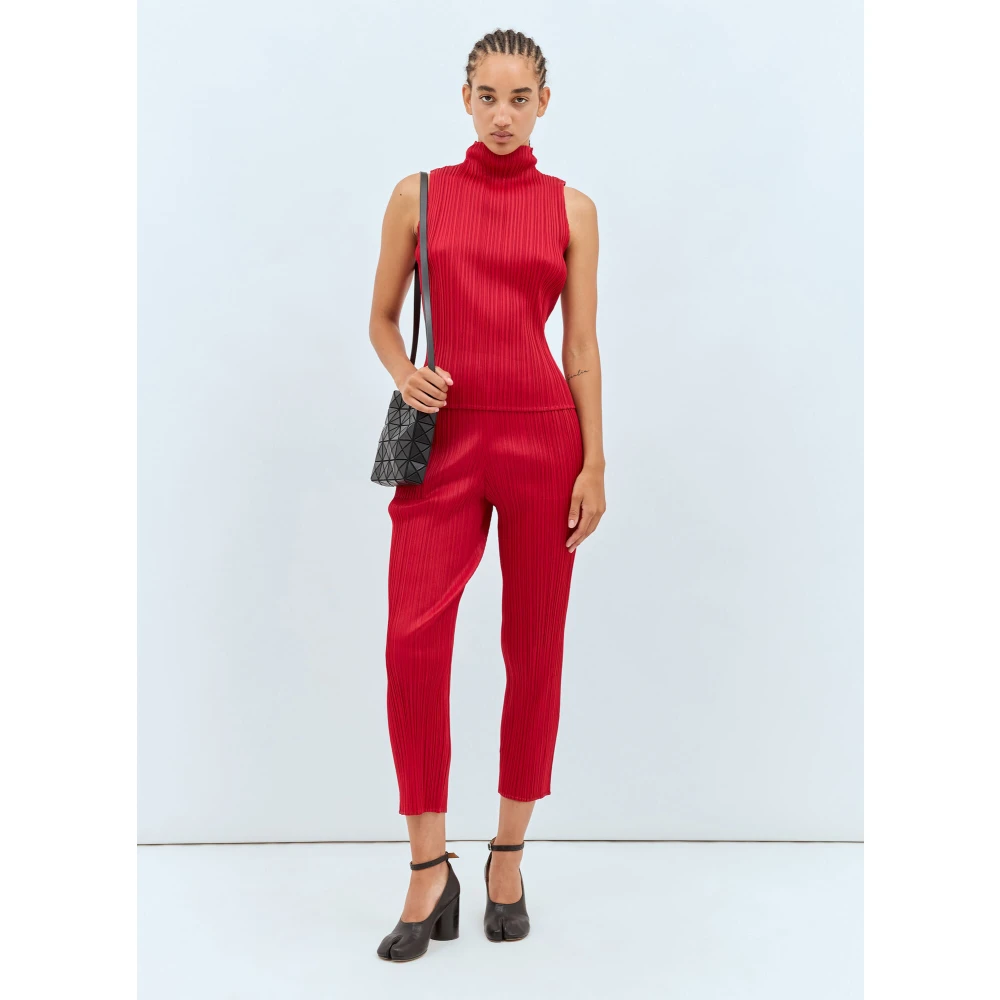 Issey Miyake Geplooide hoge hals top Red Dames