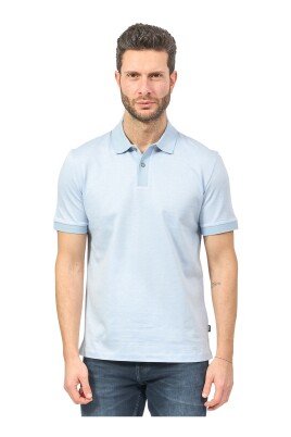 polo-bleu-clair-avec-motif-a-trois-tons