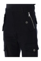 pantalon-cargo-noir-a-jambe-fuselee