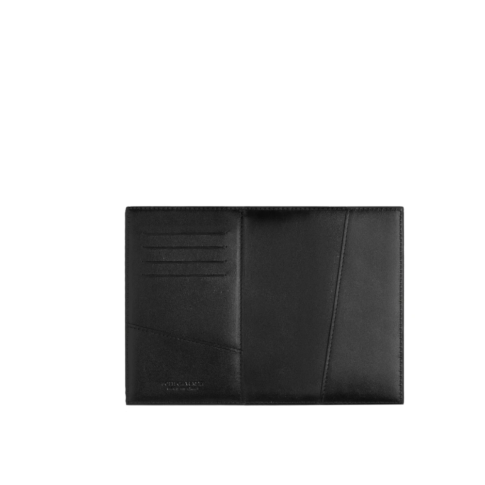 Bottega Veneta Leren paspoorthoes met kaartsleuven Black Dames