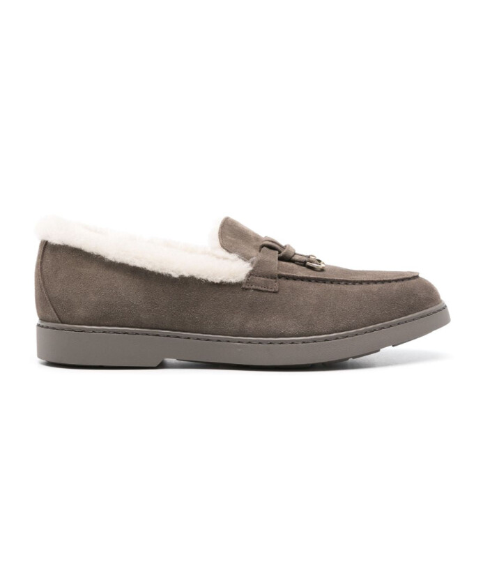 casual-grijze-loafers-met-rubberen-zool
