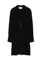 robe-noire-texturee-avec-boutonnage