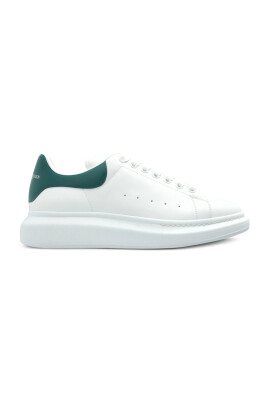 white-chunky-sole-sneakers