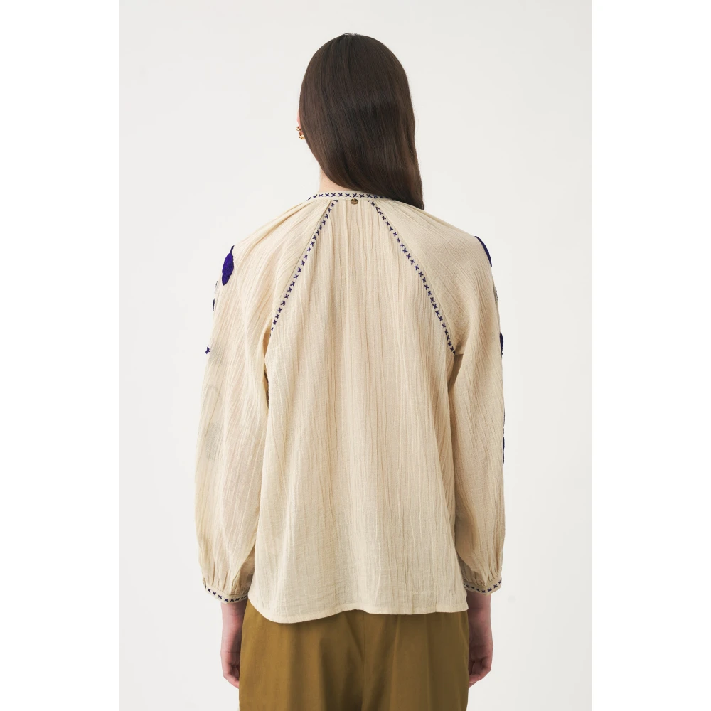 Antik batik Blouse met de hand geborduurd met zijdedraad Ila Beige Dames