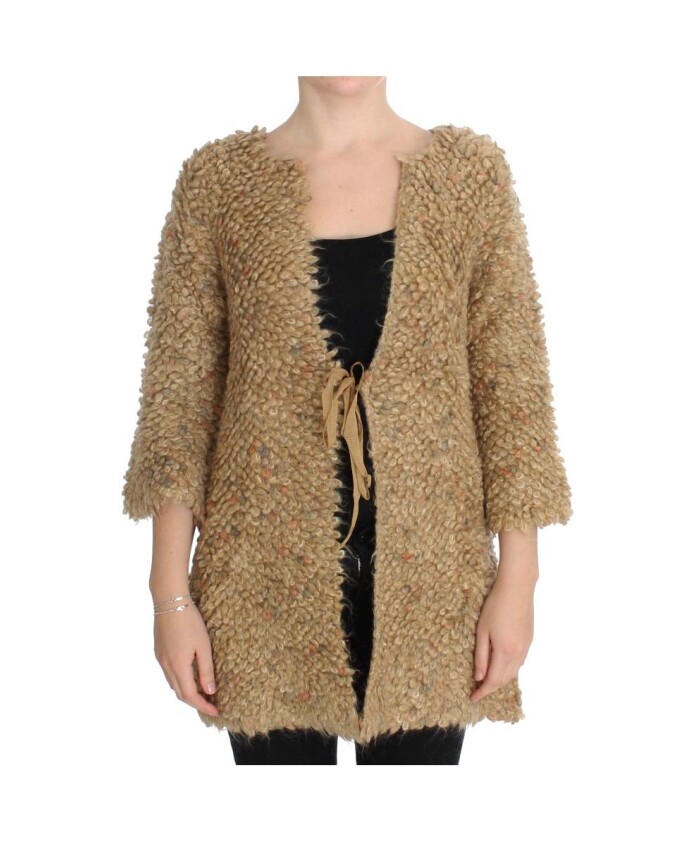 gilet-beige-en-tricot-texture-a-col-en-v