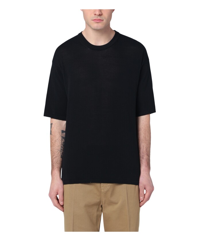short-sleeve-crew-neck-t-shirt