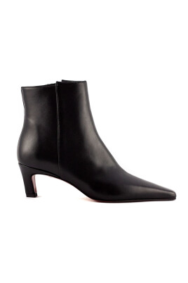 black-leather-ankle-boot-with-pointed-toe