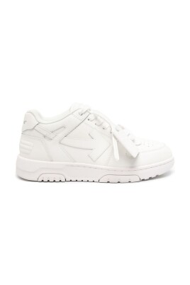 sneakers-en-cuir-blanc-avec-motif-fleches