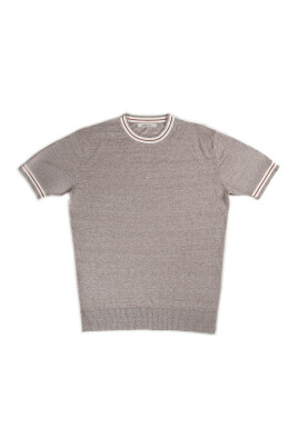 sweatshirts-a-capuche-elegants-avec-des-details-uniques