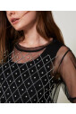 robe-noire-en-tulle-brodee-ensemble