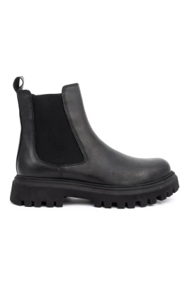 Svarta ankelboots i avslappnad stil