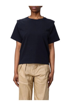 minimalist-black-t-shirt-woman
