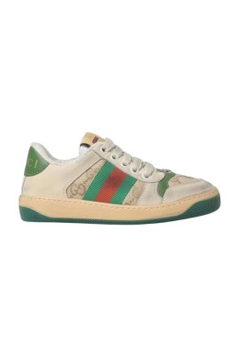 klassisk-beige-canvas-sneaker-for-barn