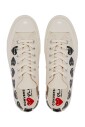baskets-basses-en-toile-creme-avec-coeur
