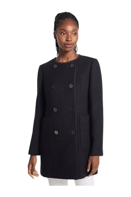 Polyester rockar och trenchcoat