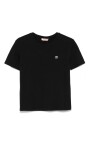 stylish-black-tee-for-casual-look