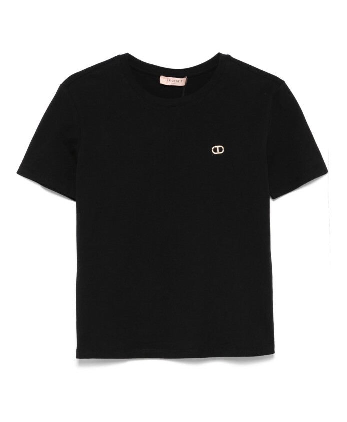stylish-black-tee-for-casual-look