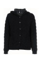 veste-a-capuche-noire-avec-motif-sur-le-devant-et-dos-matelasse