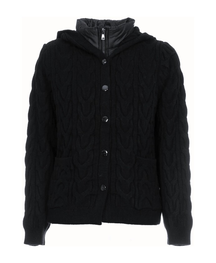 veste-a-capuche-noire-avec-motif-sur-le-devant-et-dos-matelasse