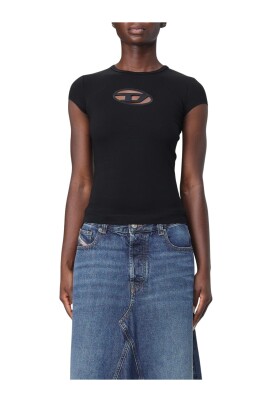 logo-detail-t-shirt