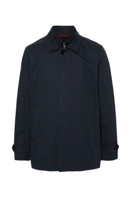 water-repellent-light-jacket