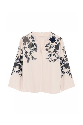 embroidery-blouse-with-beautiful-details