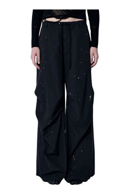 pantalon-peintre-a-cordons-et-eclaboussures-de-couleur